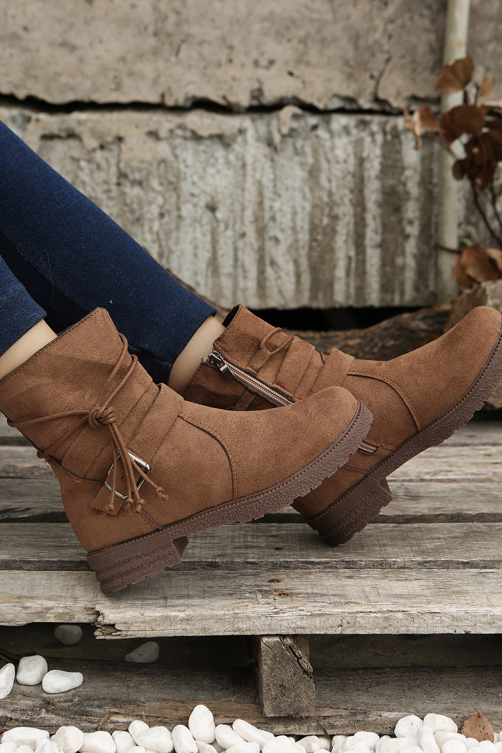 Botines con tiras y hebilla con cremallera de gamuza sintética marrón 
