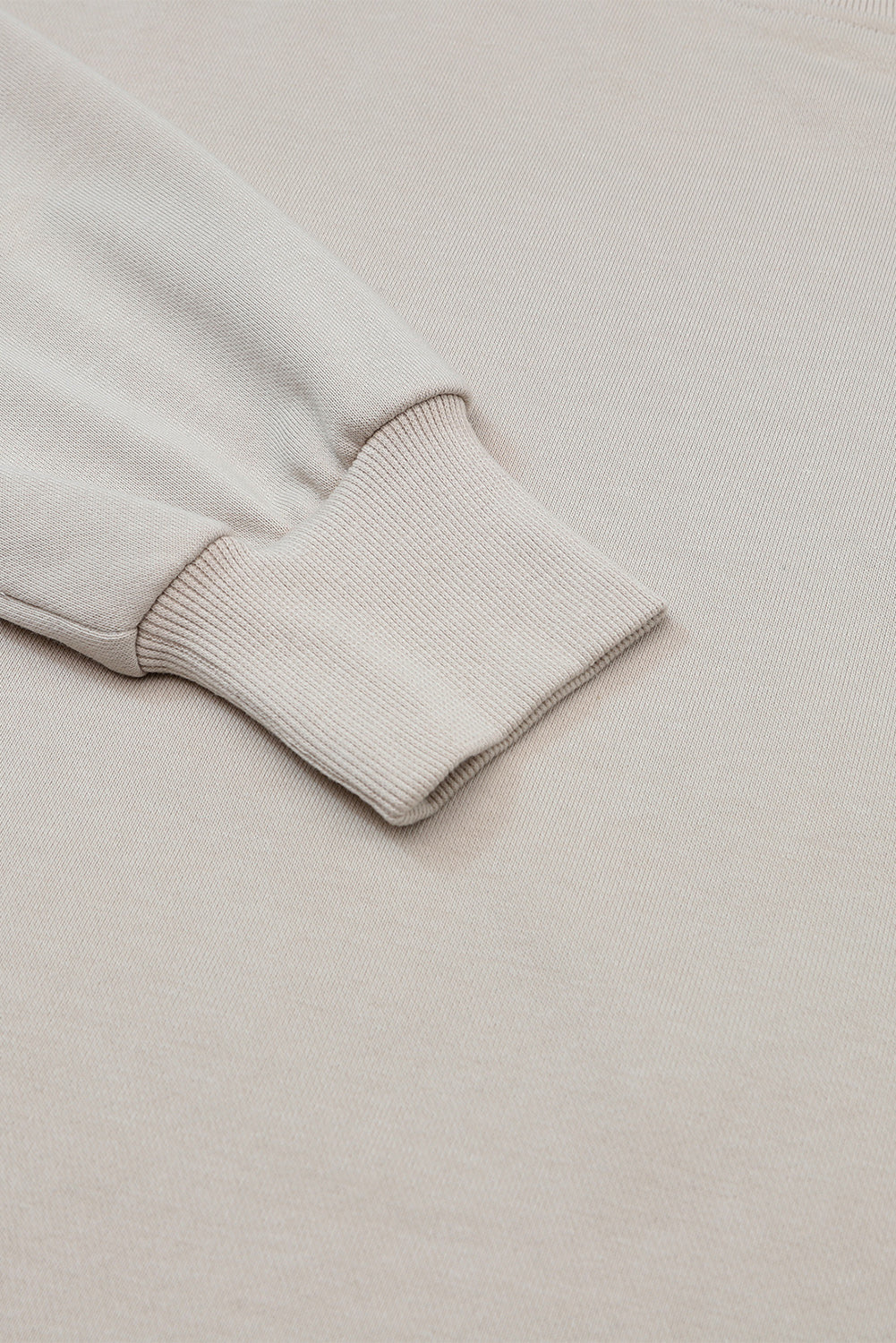 Tenue de détente avec haut à manches longues gris et pantalon à cordon