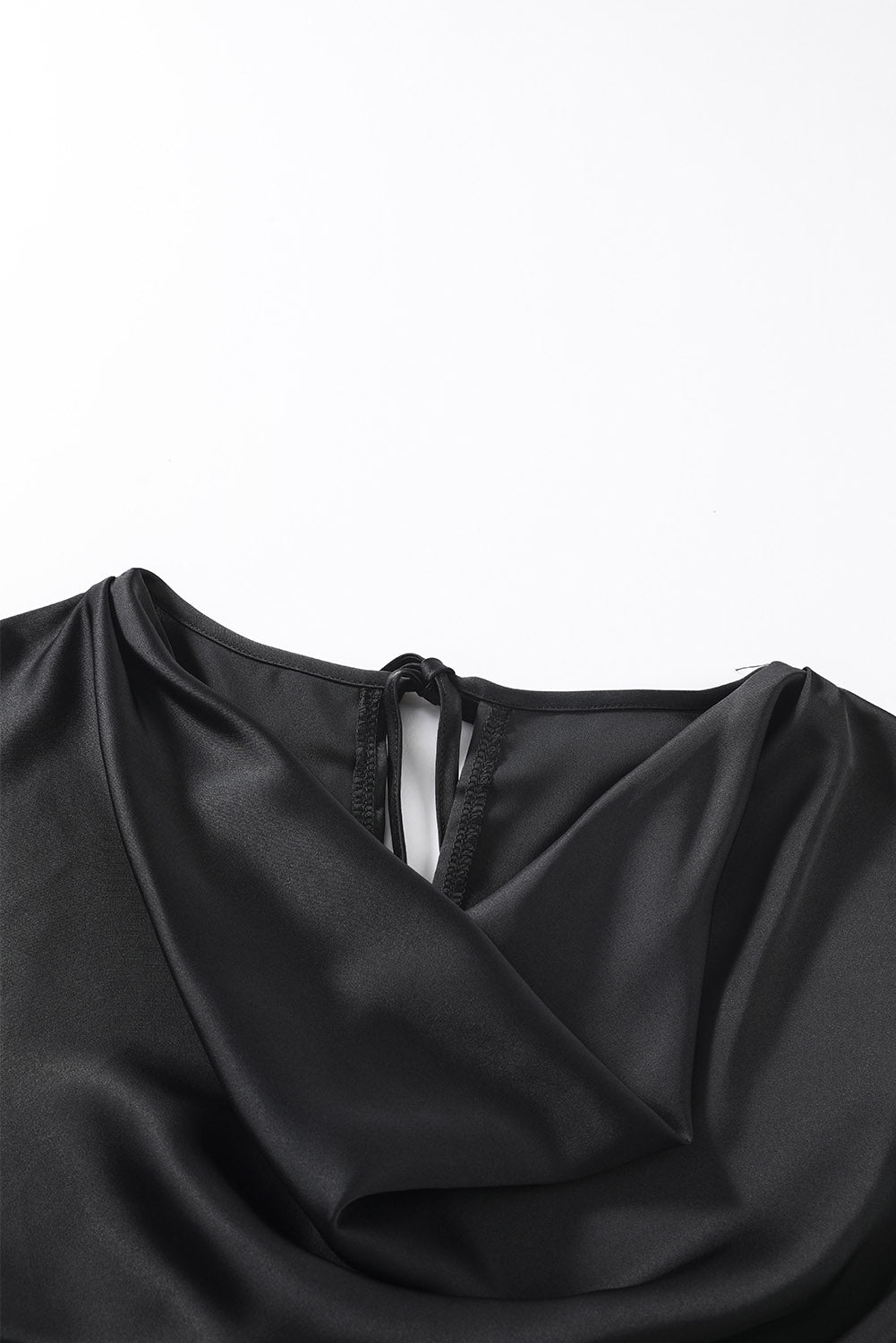 Blusa elegante de manga larga con cuello vuelto negro