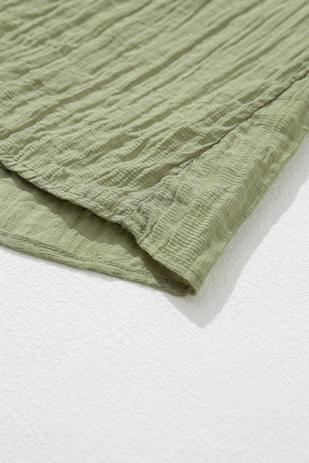 Chemisier texturé à manches flottantes et col en V vert brume des prés