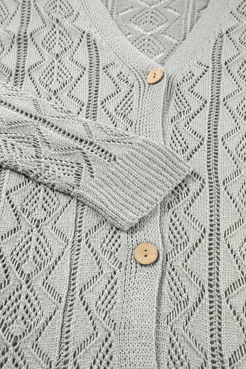 Cardigan long gris à boutons ajourés sur le devant