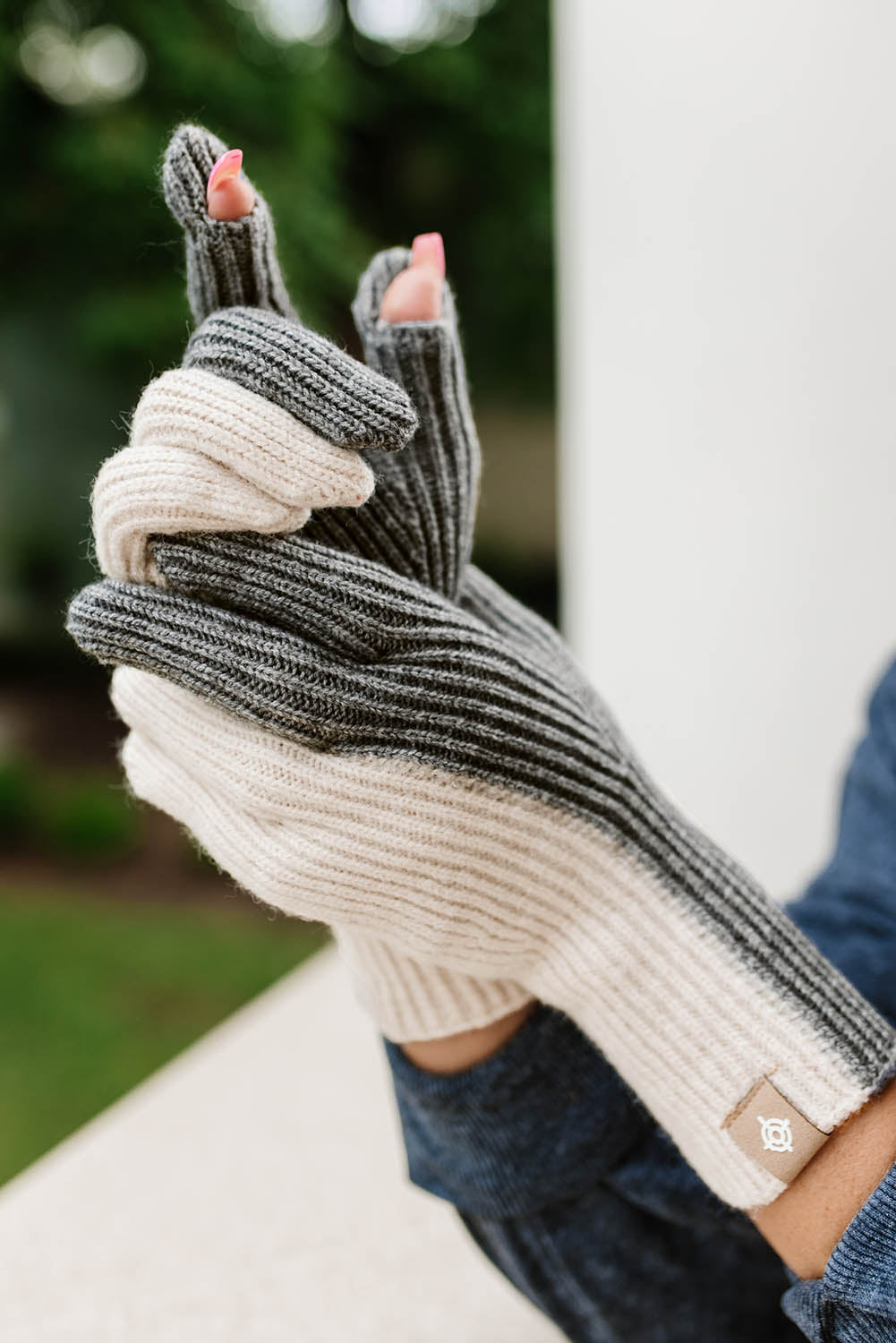 Guantes de pantalla táctil de punto con bloques de color gris 