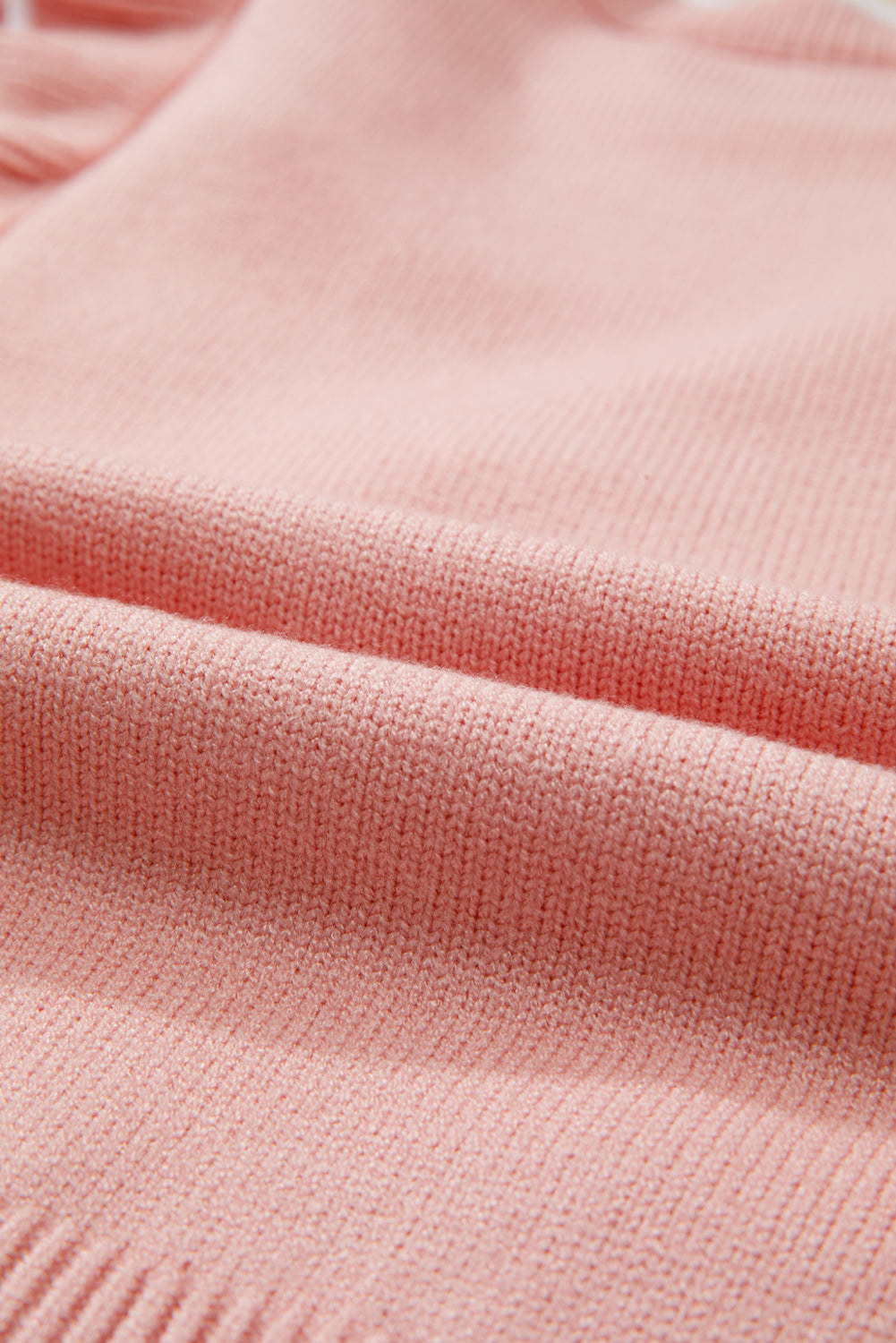 Pull à manches longues rose clair à volants et bordure côtelée avec nœud papillon