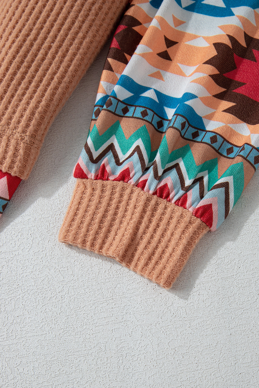 Sweat à capuche kaki en tricot gaufré patchwork aztèque grande taille