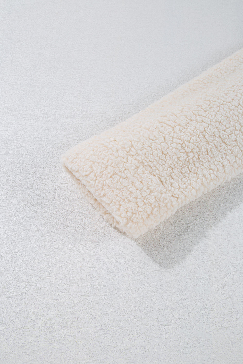 Sweat-shirt blanc uni en polaire à col montant et épaules tombantes