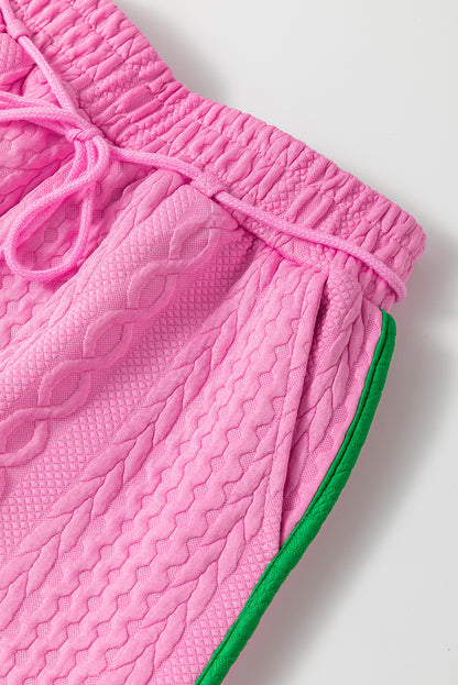 Ensemble short texturé à bordures contrastées roses