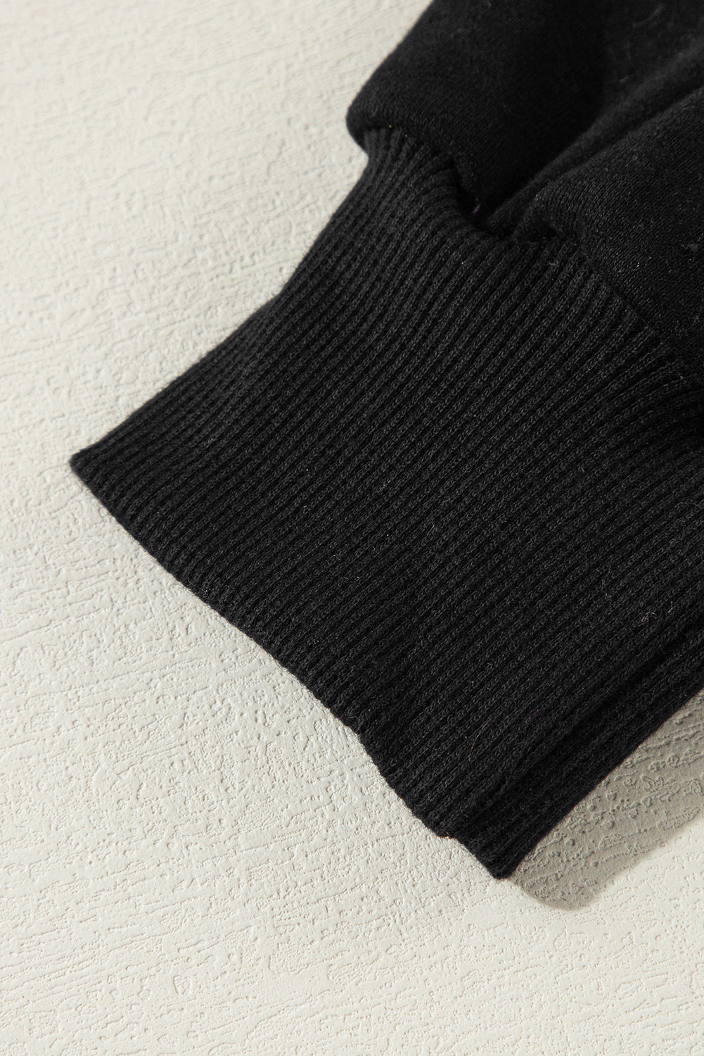 Sweat-shirt noir uni à col rond et ourlet haut-bas