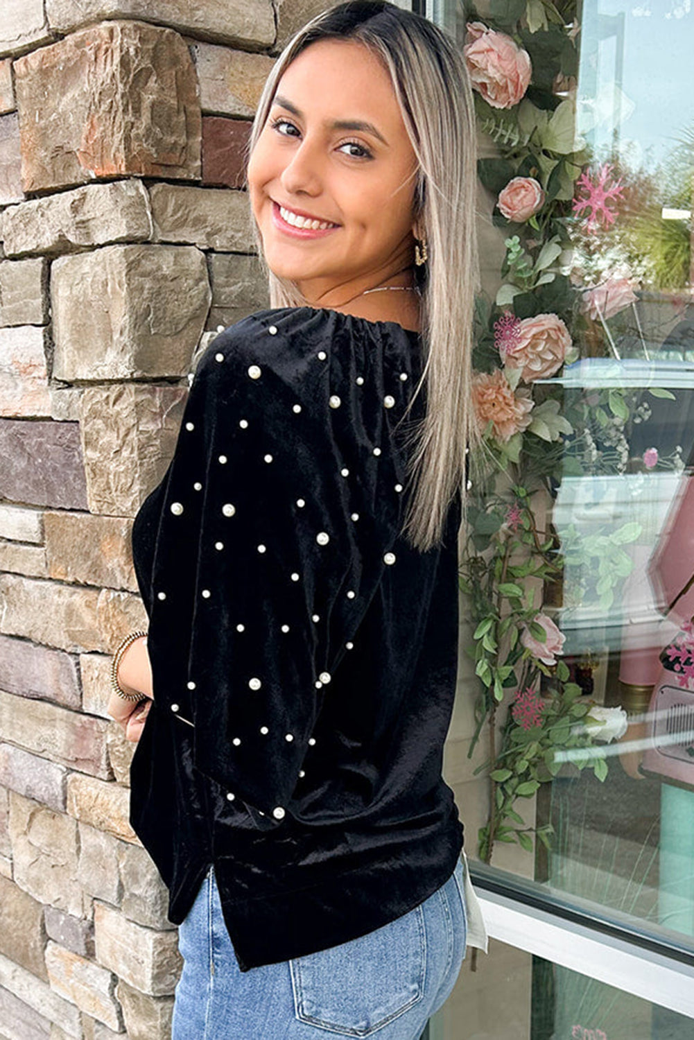 Haut en velours à manches mi-longues et perles noires