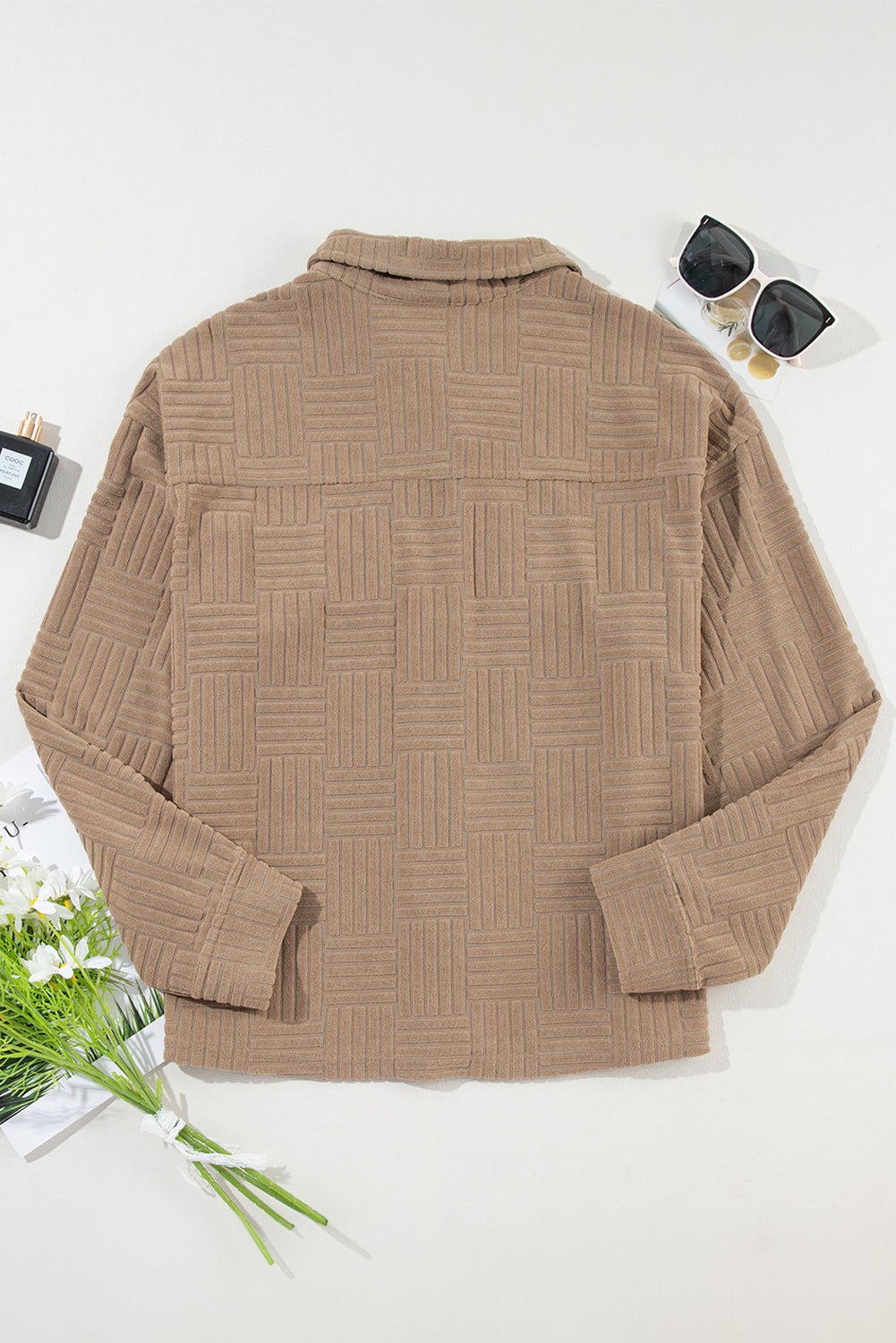 Veste boutonnée texturée kaki foncé avec poche poitrine