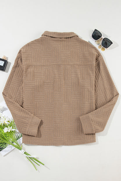 Veste boutonnée texturée kaki foncé avec poche poitrine