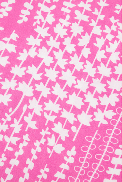 Chemisier rose à imprimé abstrait et bordure Ric Rac, manches flottantes, col en V cranté