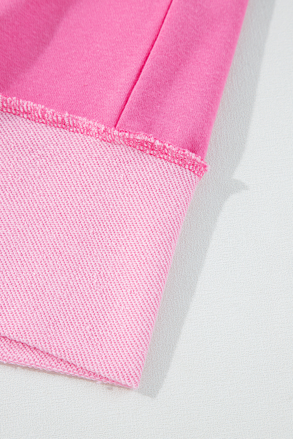 Ensemble haut à manches longues et short rose à imprimé patchwork