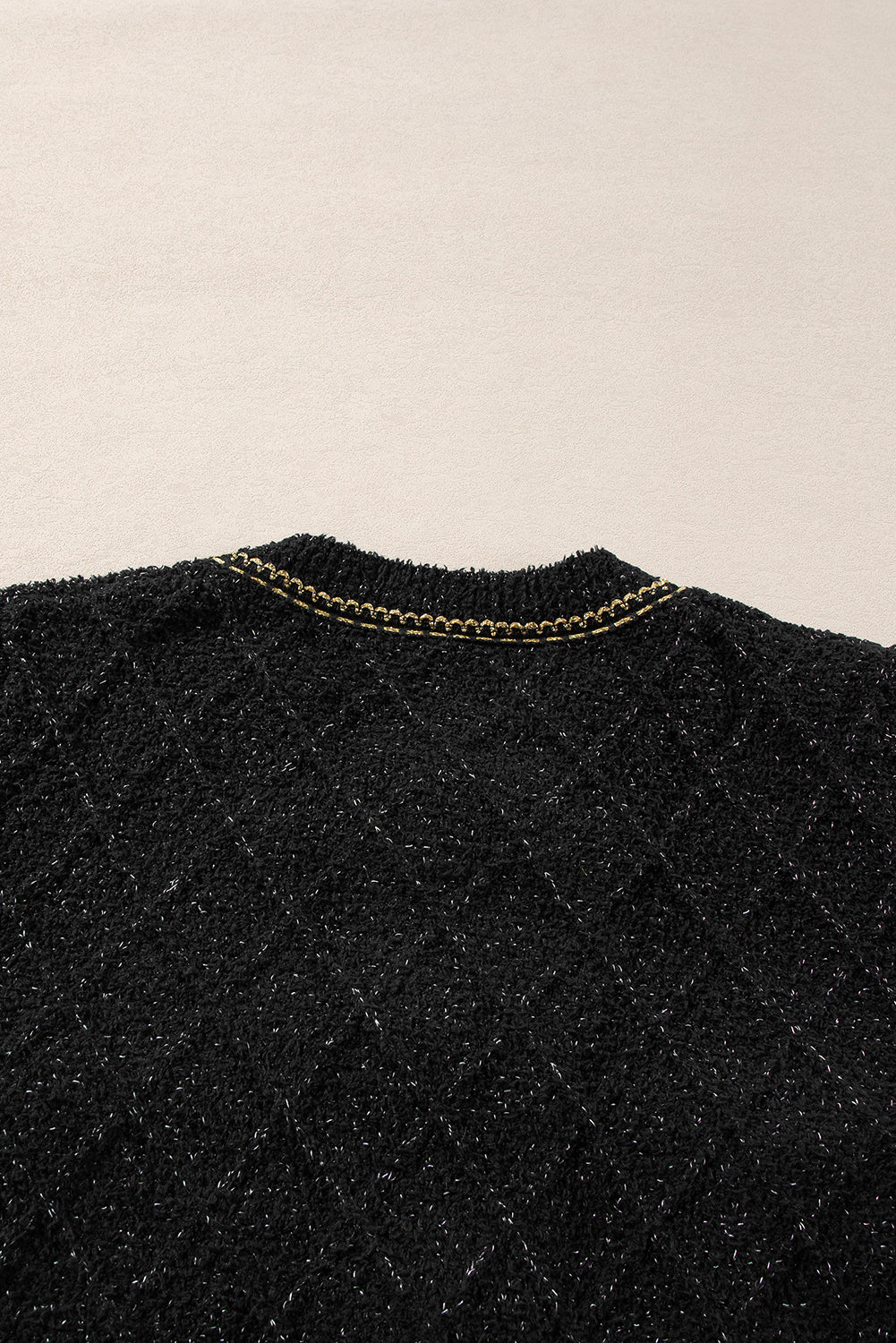 Cardigan boutonné noir scintillant avec poche à rabat