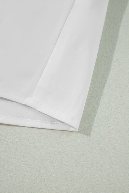 Chemise à manches bouffantes et volants avec col et nœud papillon en ruban passepoilé blanc et noir