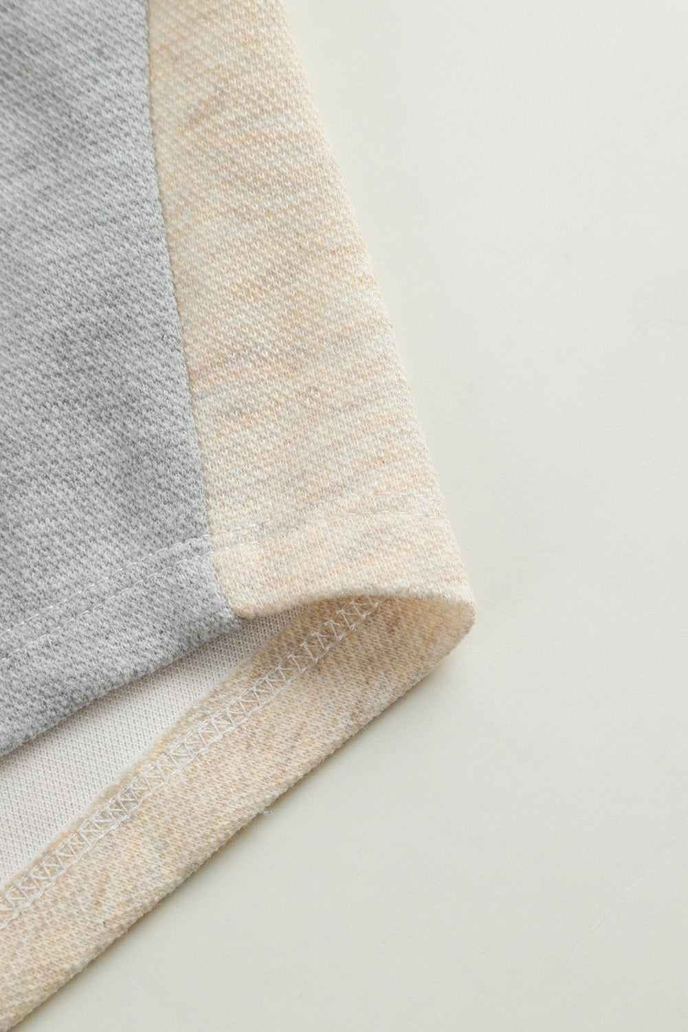 Chemise en tricot à blocs de couleur et bordure contrastée