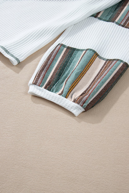 Haut en tricot gaufré à rayures blanches et coutures apparentes