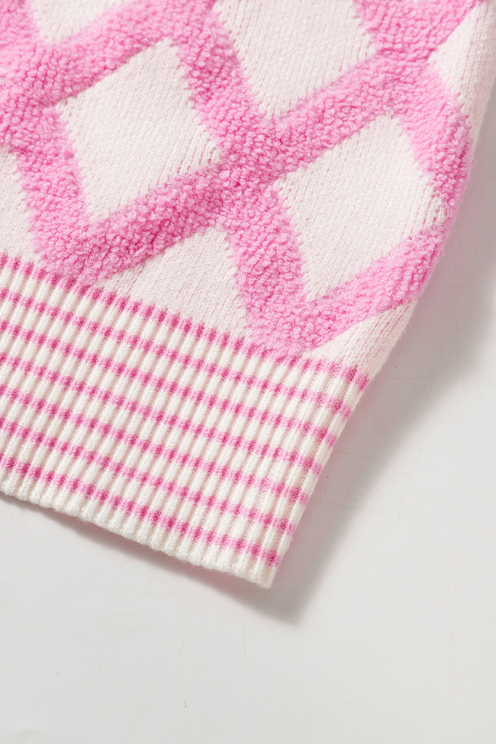 Cardigans ouverts à poches et motif losange rose