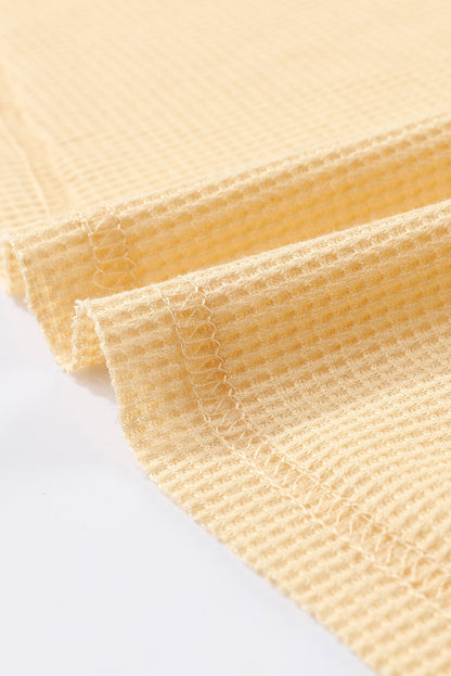 Top de manga larga con botones de punto tipo gofre marrón 