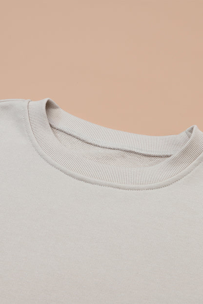 Tenue de détente avec haut à manches longues gris et pantalon à cordon