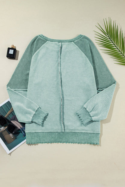 Sweat-shirt raglan bleu minéral en maille gaufrée à coutures apparentes