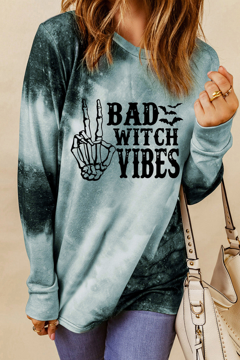 Top gris de manga larga con estampado Tie Dye BAD WITCH VIBES 