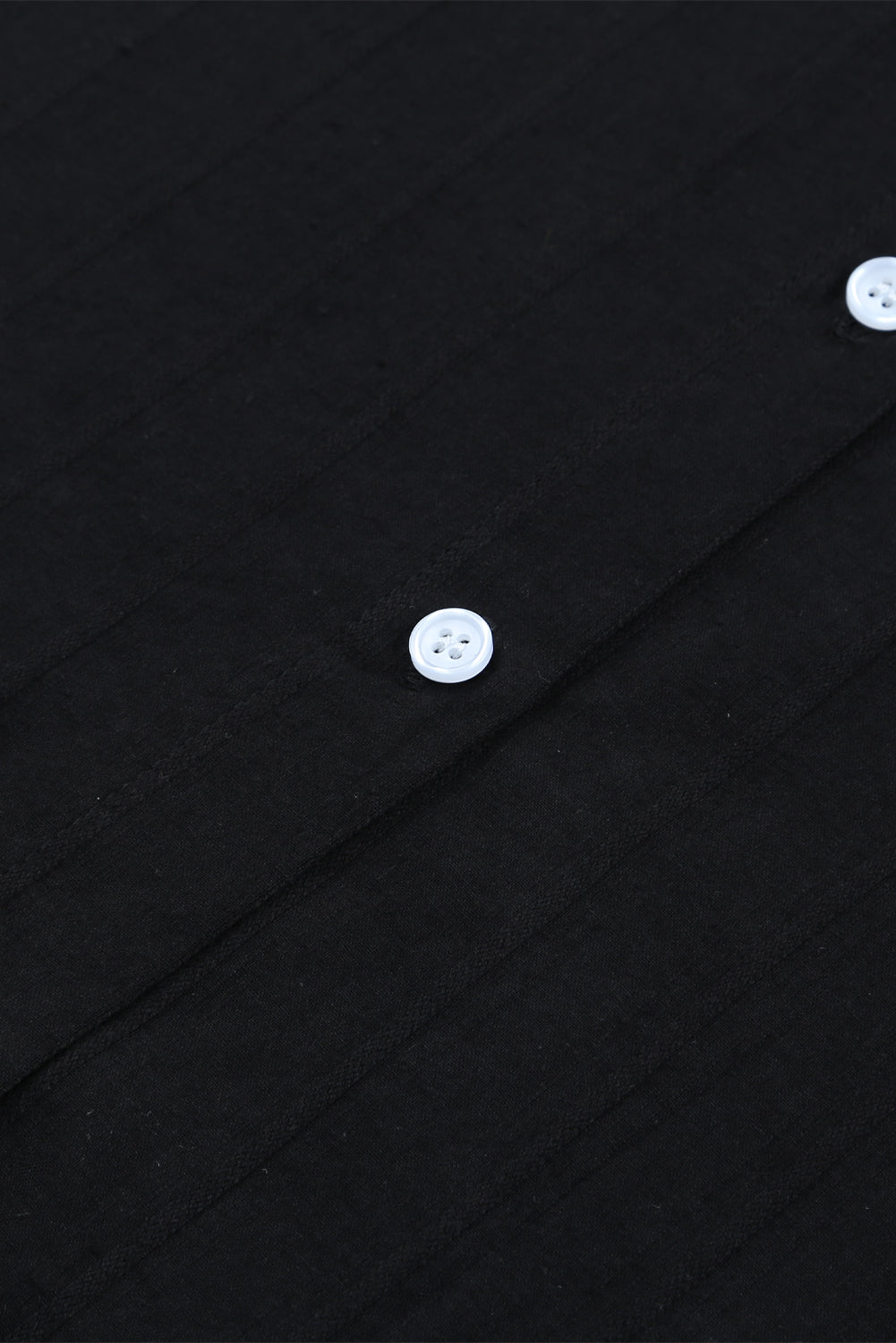 Camisa con botones texturizados y bolsillos