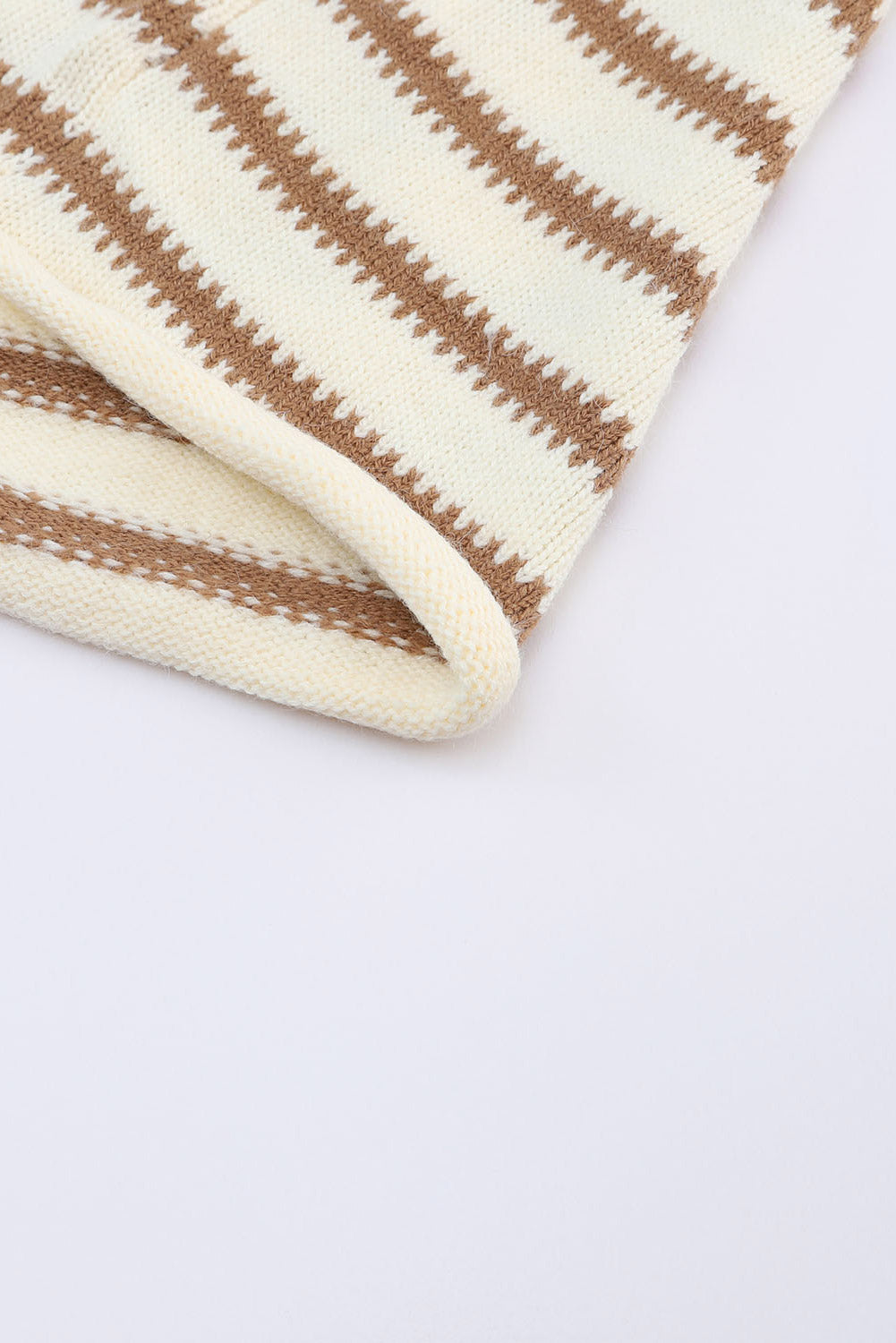 Pull oversize à rayures noires et épaules tombantes