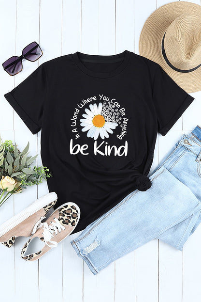 T-shirt décontracté à col rond et imprimé « Be Kind » avec slogan « Daisy » noir