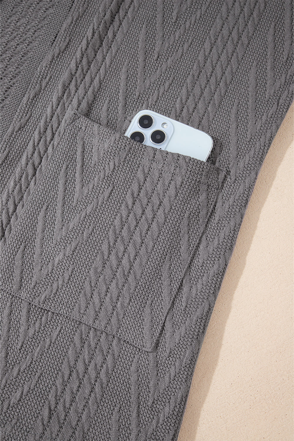 Cardigan gris moyen uni texturé ouvert sur le devant avec poche