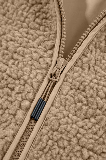 Veste polaire kaki pâle à capuche et poches zippées avec cordon de serrage