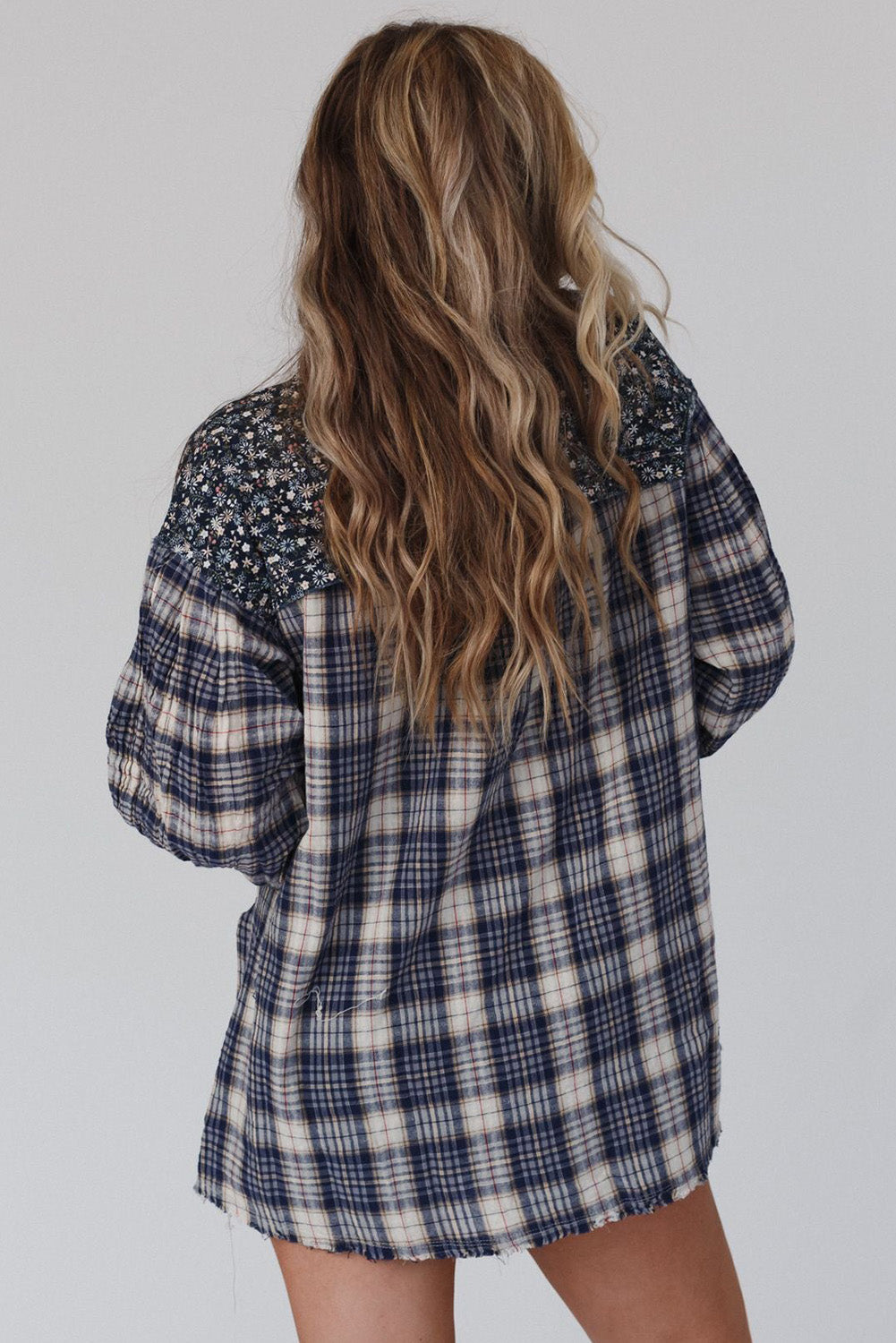 Top de patchwork con manga obispo y estampado mixto de cuadros florales rojo 