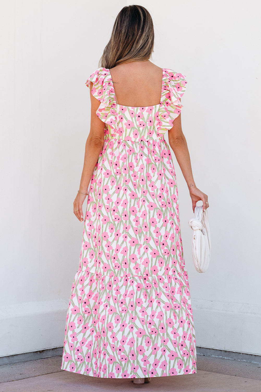 Robe longue rose à imprimé floral, col carré et bretelles à volants