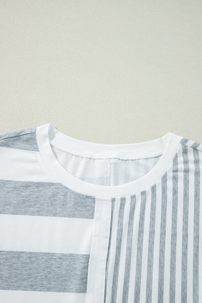 Robe courte droite à manches courtes et imprimés à rayures grises