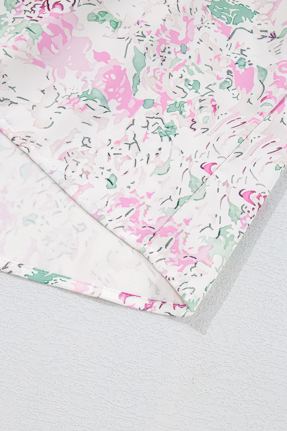 Chemisier babydoll rose à imprimé floral, manches ballon froncées, dos troué