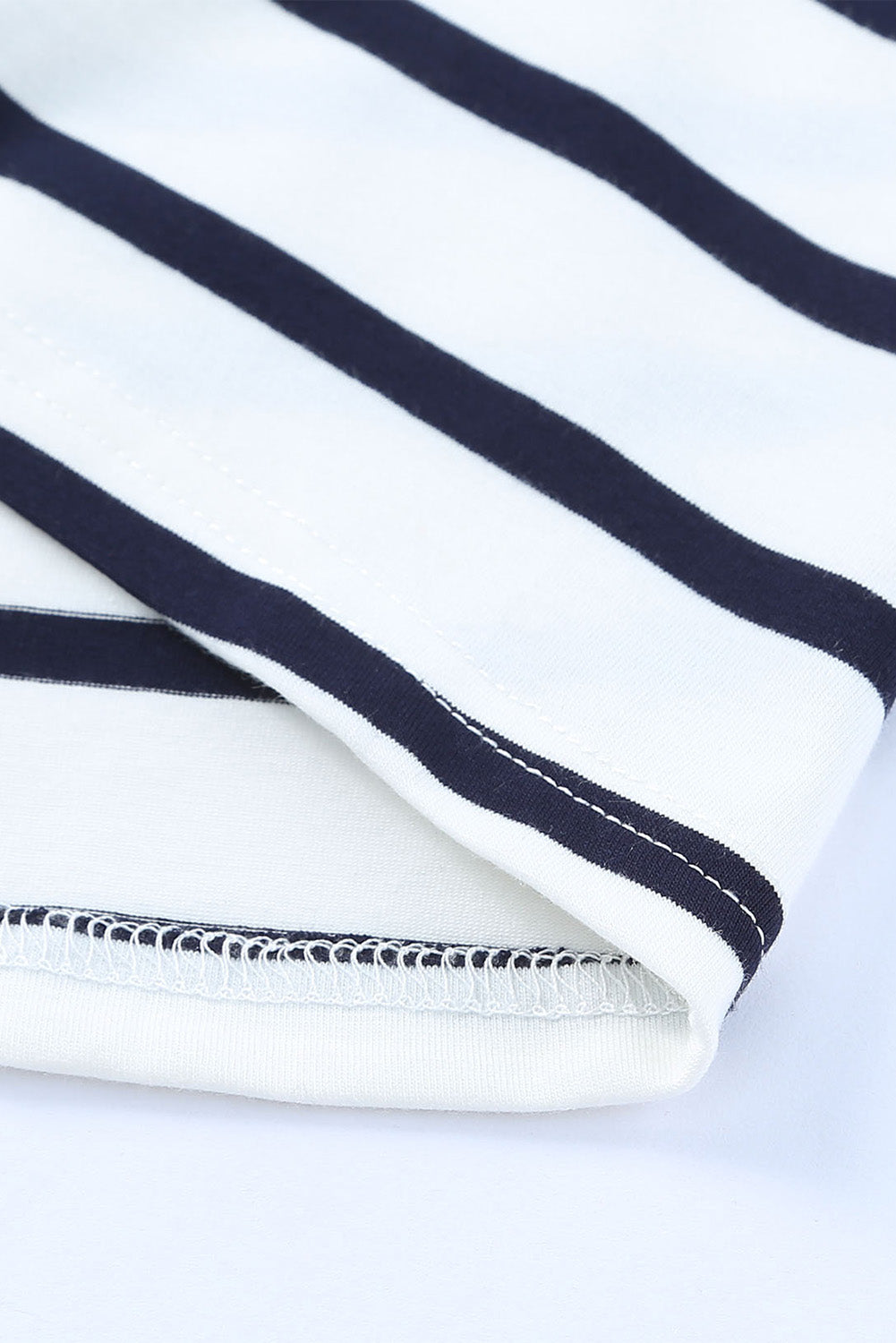 Top henley con botones a rayas y manga larga