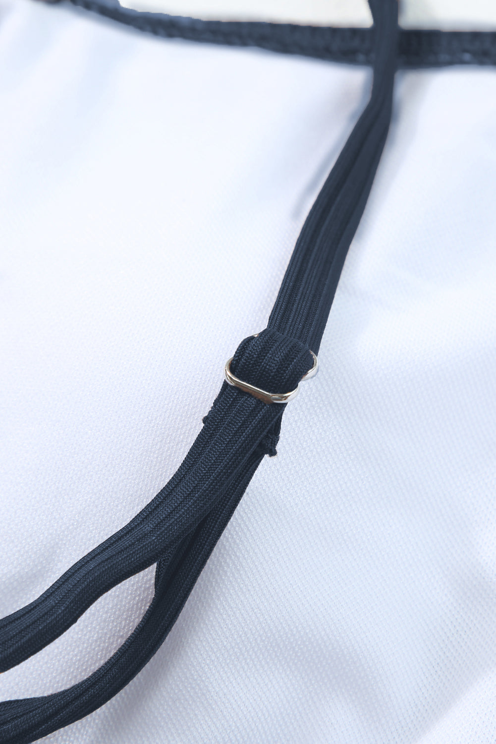 Maillot de bain une pièce bleu marine côtelé avec cordon de serrage et découpes sur les côtés