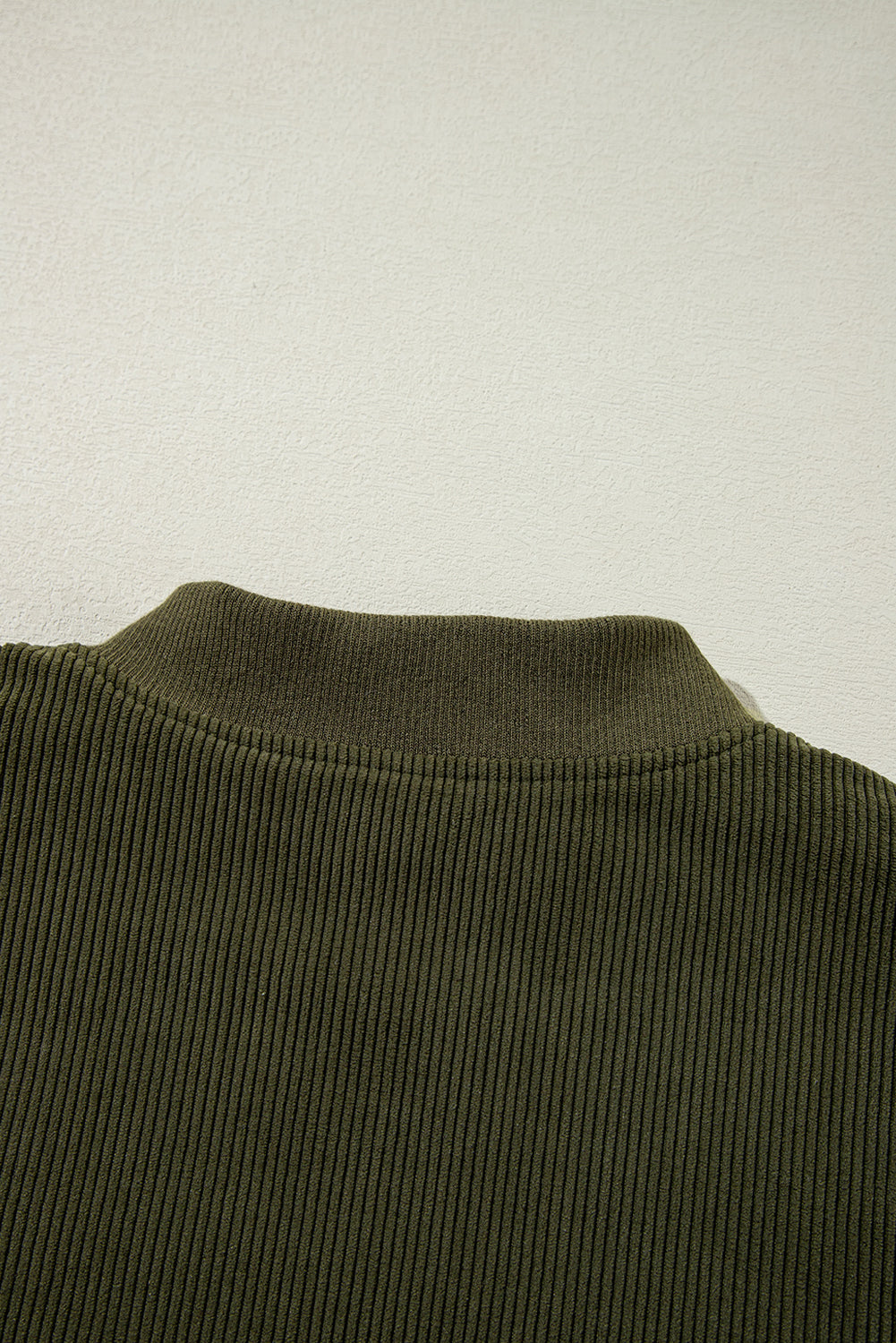 Blouson aviateur boutonné en velours côtelé vert brume avec patchwork