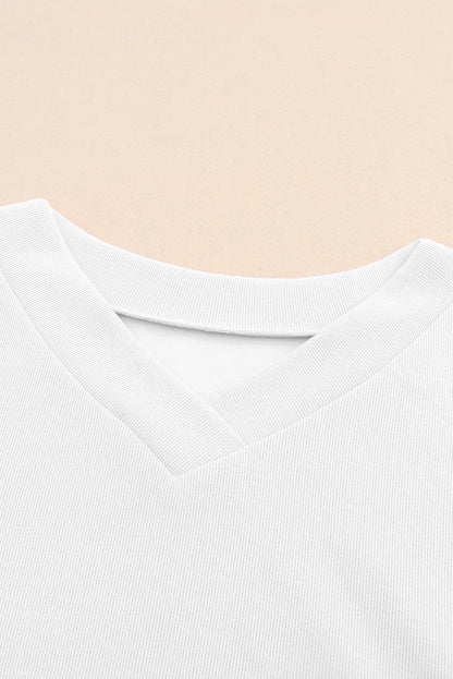 Pull violet en tricot à col en V et poignets boutonnés