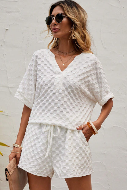 Ensemble haut blanc texturé à col fendu et short à cordon de serrage