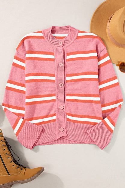 Pull cardigan boutonné à rayures roses et épaules tombantes