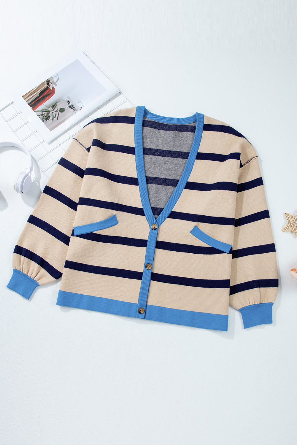 Cardigan ample boutonné à épaules tombantes et colorblock blanc