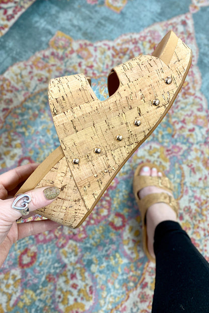 Chaussons compensés à double bride et rivets camel