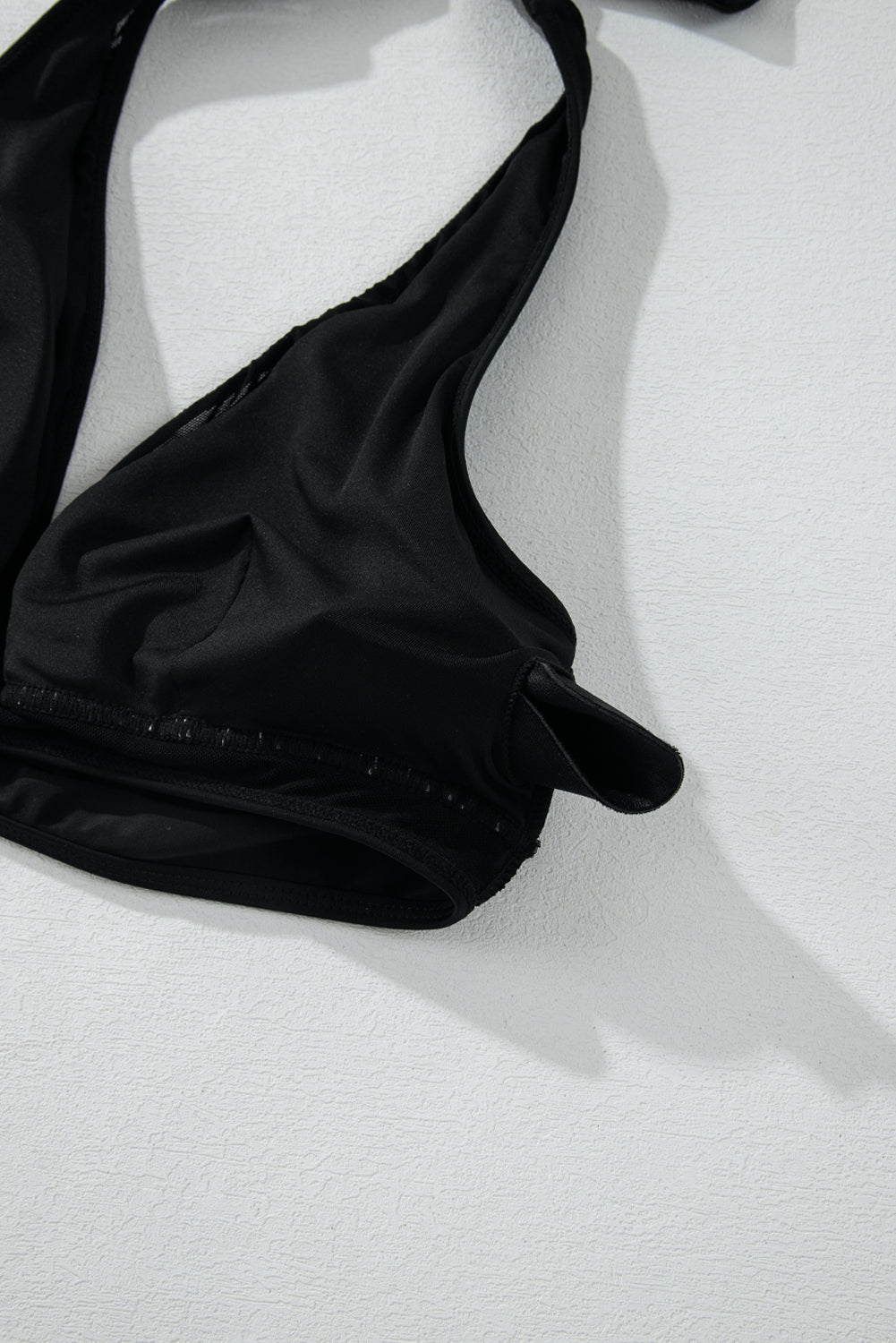 Bikini push-up noir à col en V et bordure en maille transparente