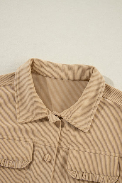 Veste-chemise boutonnée en velours côtelé beige clair uni à volants et poches à rabat