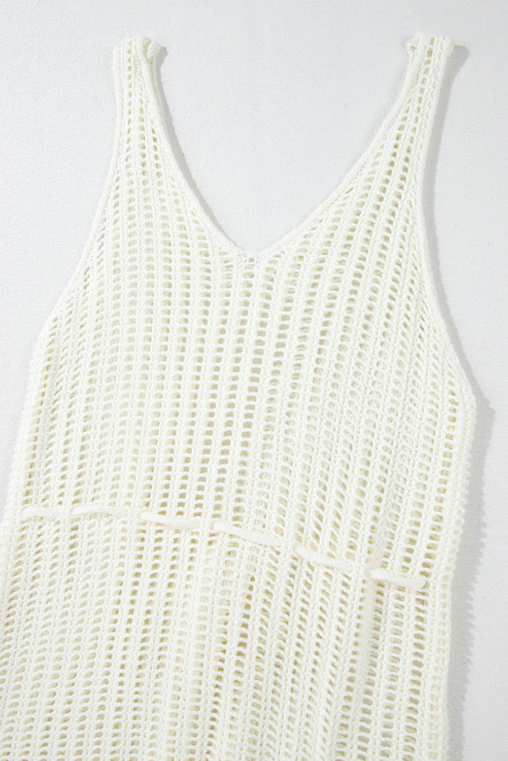 Cache-maillot de plage blanc en résille crochetée avec bords frangés et col en V