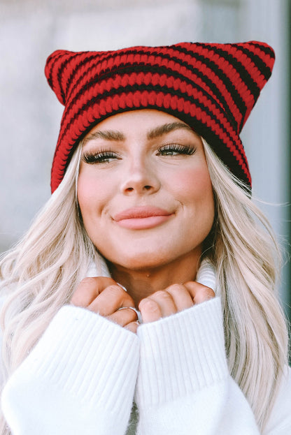 Gorro de punto rojo con orejas de gato a rayas lindas 