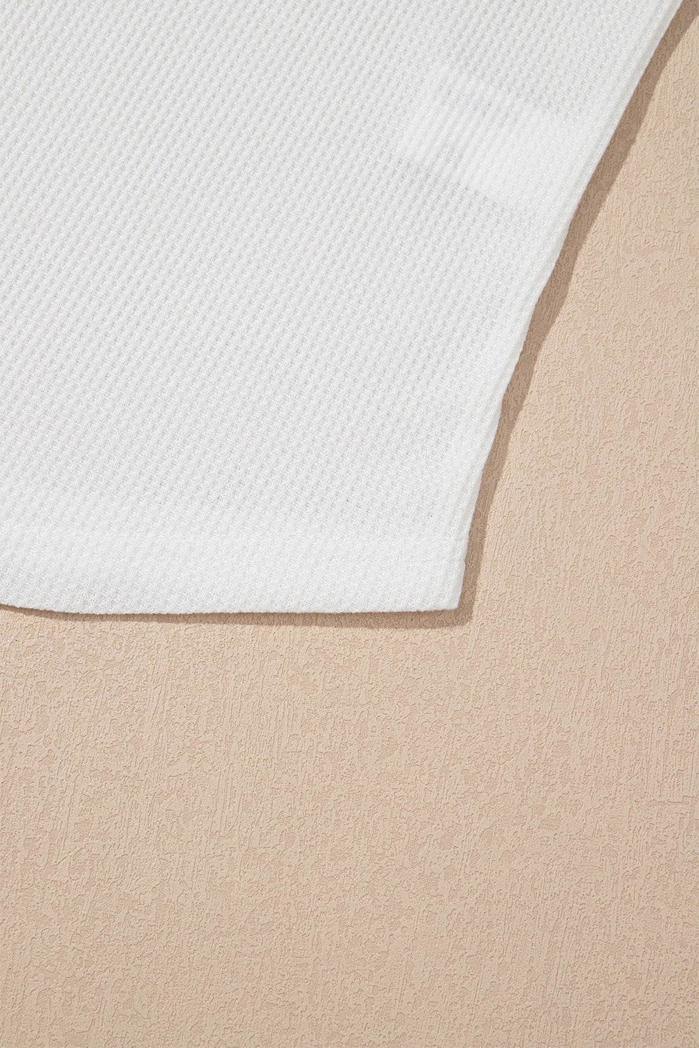 Débardeur blanc uni en tricot gaufré à demi-boutons