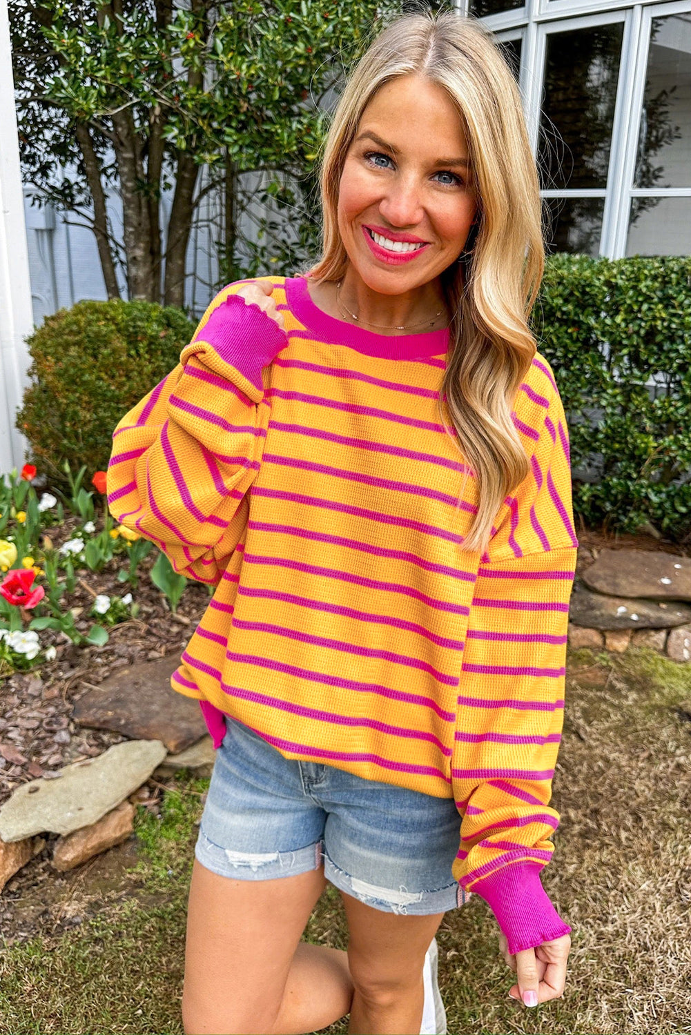 Pull ample à rayures orange, col rond, épaules tombantes