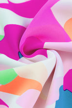 Blusa de manga corta con volantes y estampado abstracto multicolor