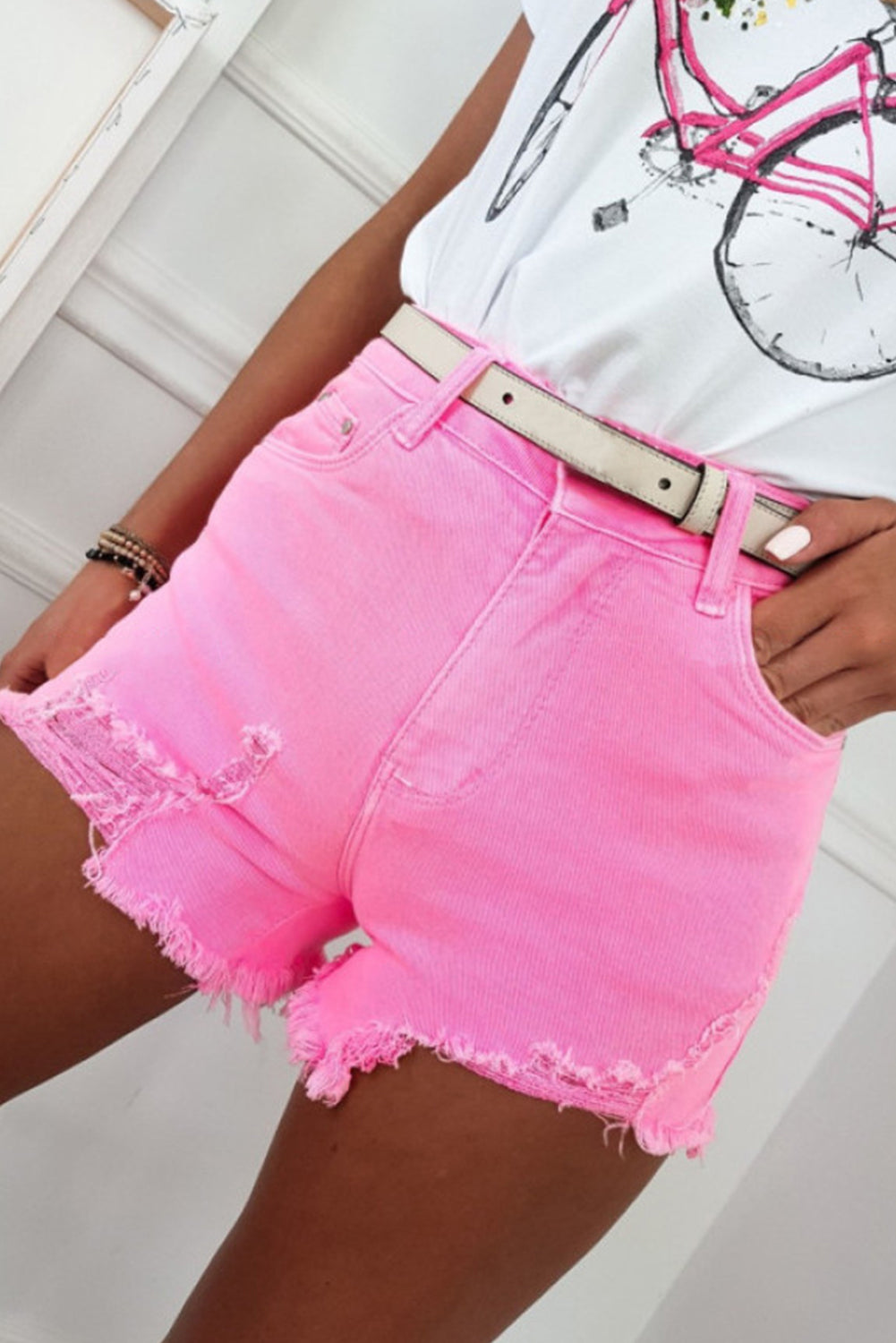 Short en jean vieilli de couleur unie